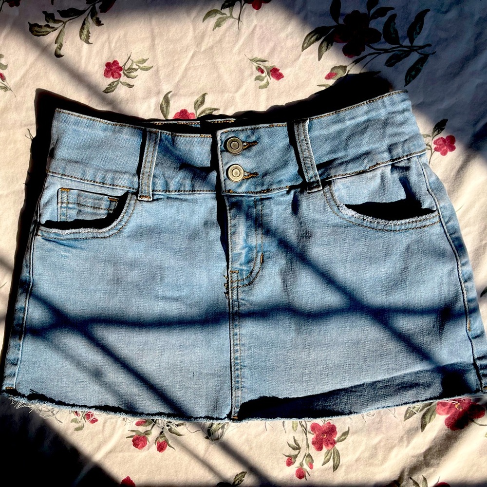 Celebrity pink lightwashed mini skirt. Size 1/25 or S